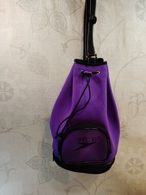 Speedo  Neoprene Purple Drawstring Sling Backpack with Black Strap